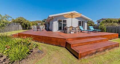 2 Dixon Street, Surf Beach, Pet Friendly Surf Beach Escape