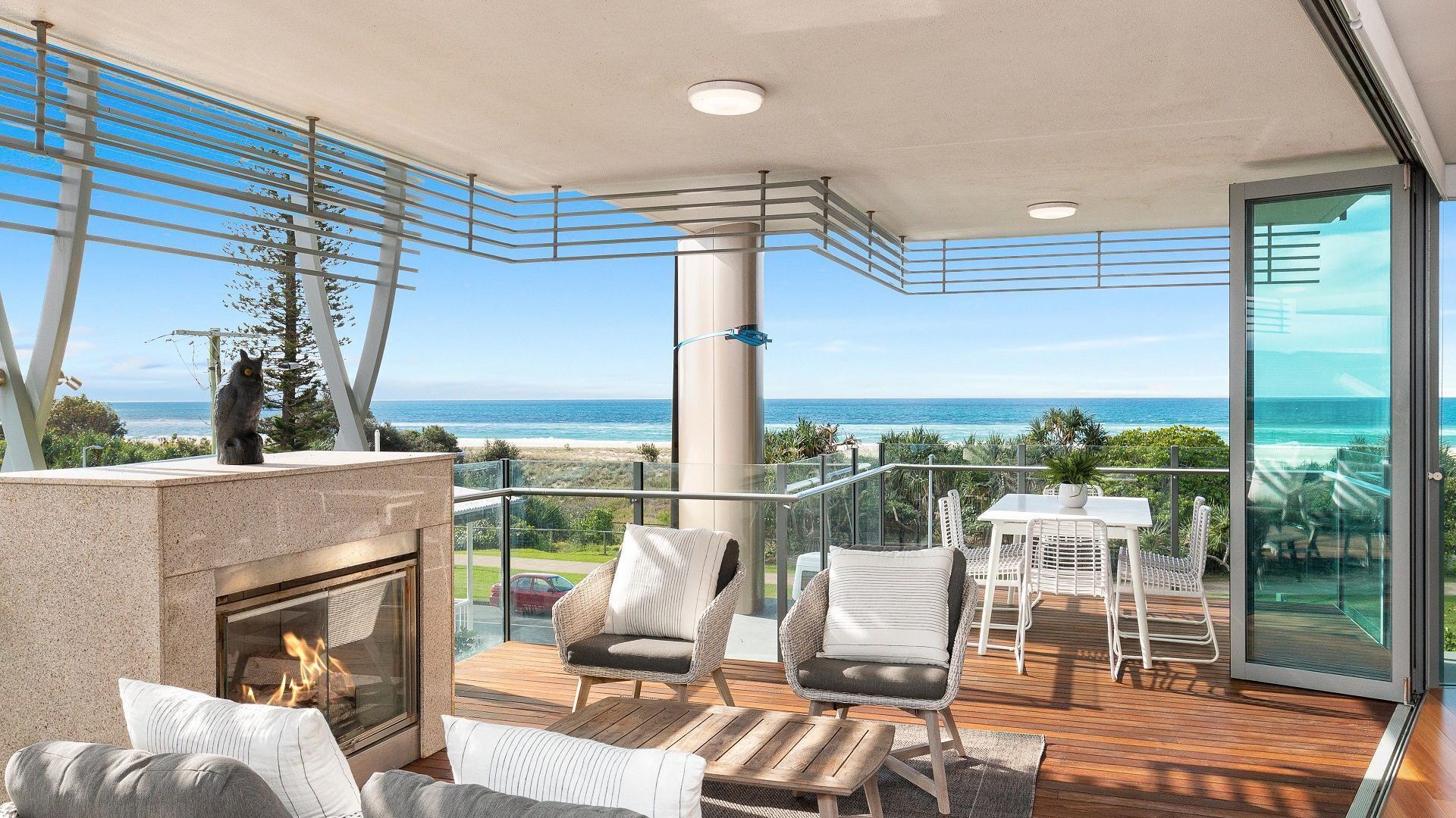 Kirra Wave 301 - Luxury Beachfront - All Linen Provided