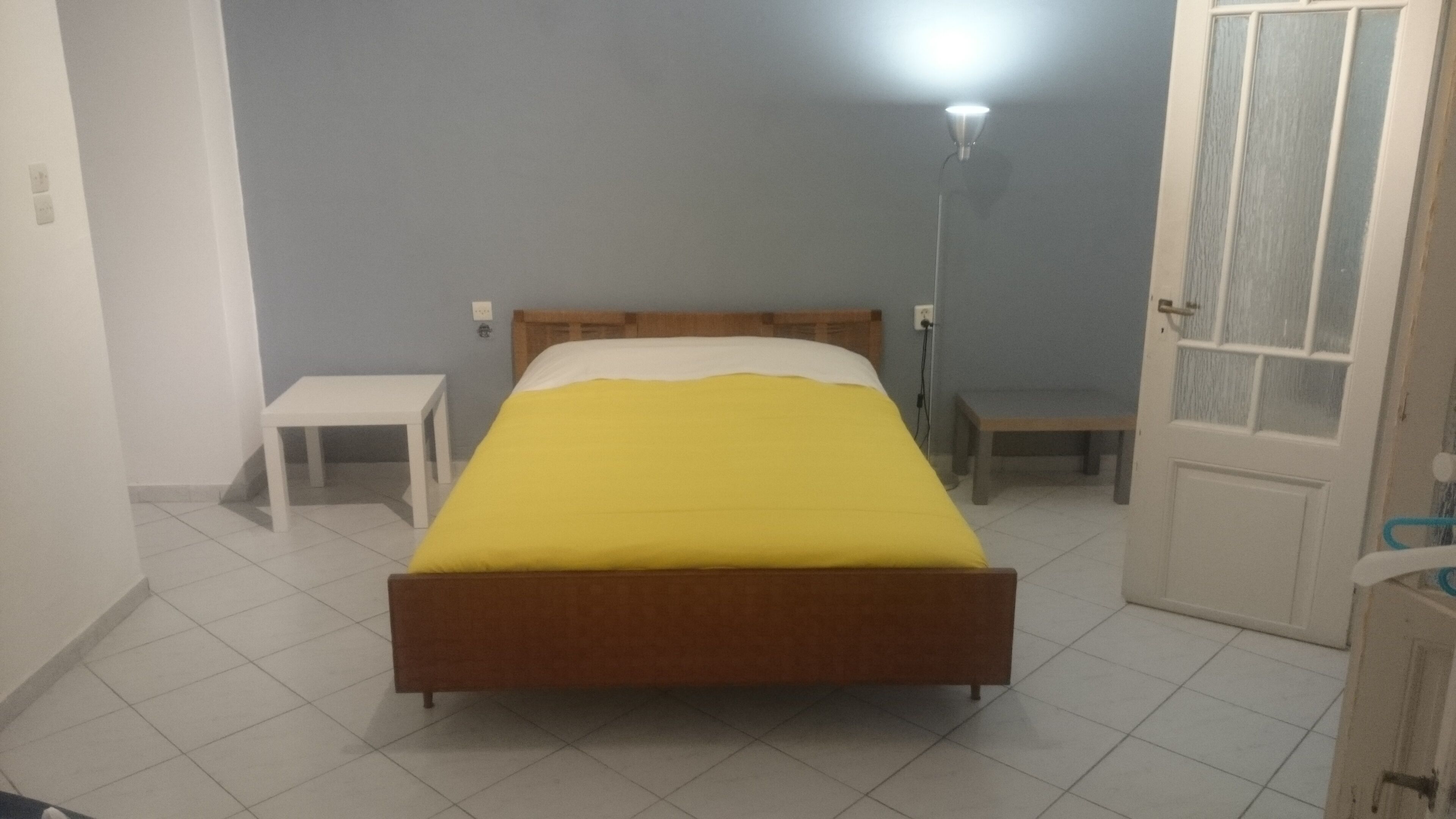 Large groundfloor studio in neoclassical building