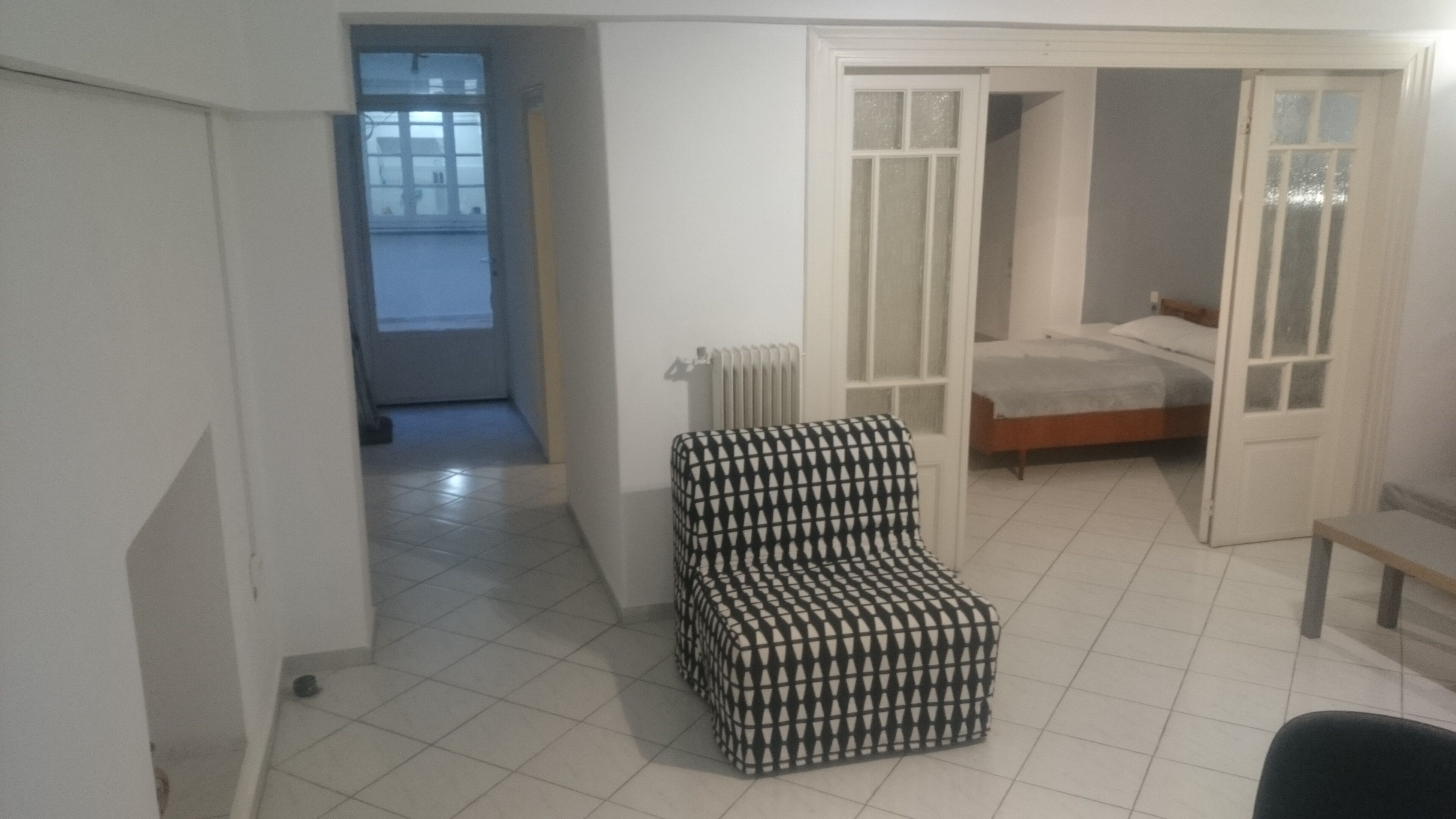 Large groundfloor studio in neoclassical building