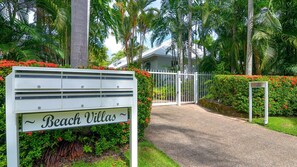 Property grounds - Beach Villa 5 Port Douglas (Port Douglas)