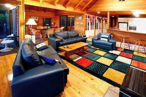 Fernseher, Kamin