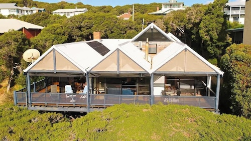 Melaleuca Stunning Ocean Views and Coastal Comforts