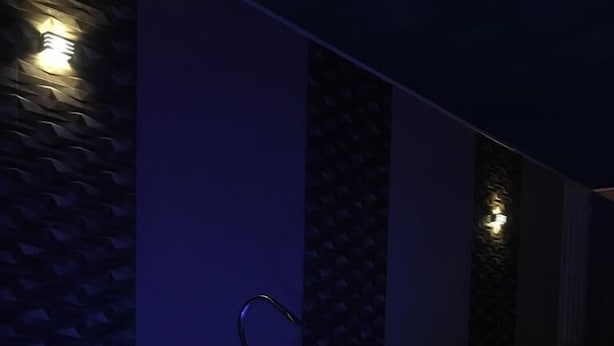 A dimly lit indoor swimming pool with a blue light, surrounded by textured walls and a metal faucet. - Recanto da Bia, 3 bedrooms, air conditioning, Wi-Fi and 4 minutes from the park. (Olímpia)
