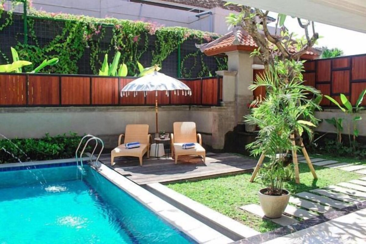 Pool | Outdoor pool, sun loungers