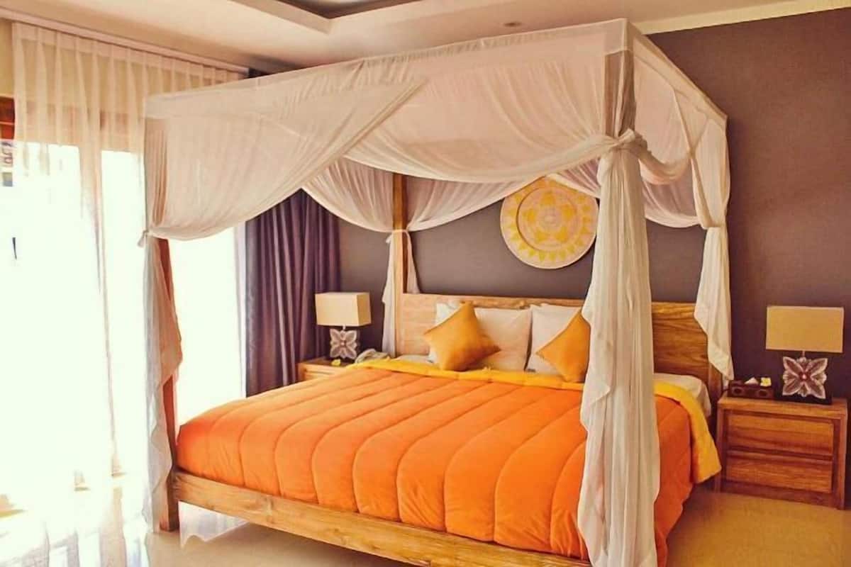 Minibar, in-room safe, desk, blackout curtains