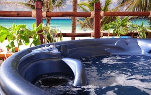 Tina de hidromasaje al aire libre