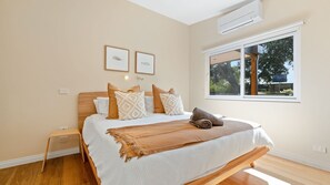 5 habitaciones, tabla de planchar con plancha, cuna de viaje y internet 