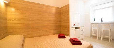 Apartment, 1 Double Bed, Non Smoking | Desk, iron/ironing board, free WiFi, bed sheets
