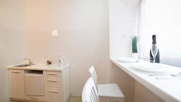 Apartment, 1 Double Bed, Non Smoking | Desk, iron/ironing board, free WiFi, bed sheets
