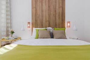 Apartment B0 | Decoración personalizada, muebles diferentes y escritorio 