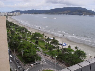 One-bedroom apartment with panoramic beach views, Wi-Fi, and parking. Collective, Embaré (channel 4)