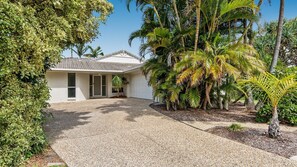 Exterior - Pet Friendly Home, Pool and Endless Entertainment (Noosaville)
