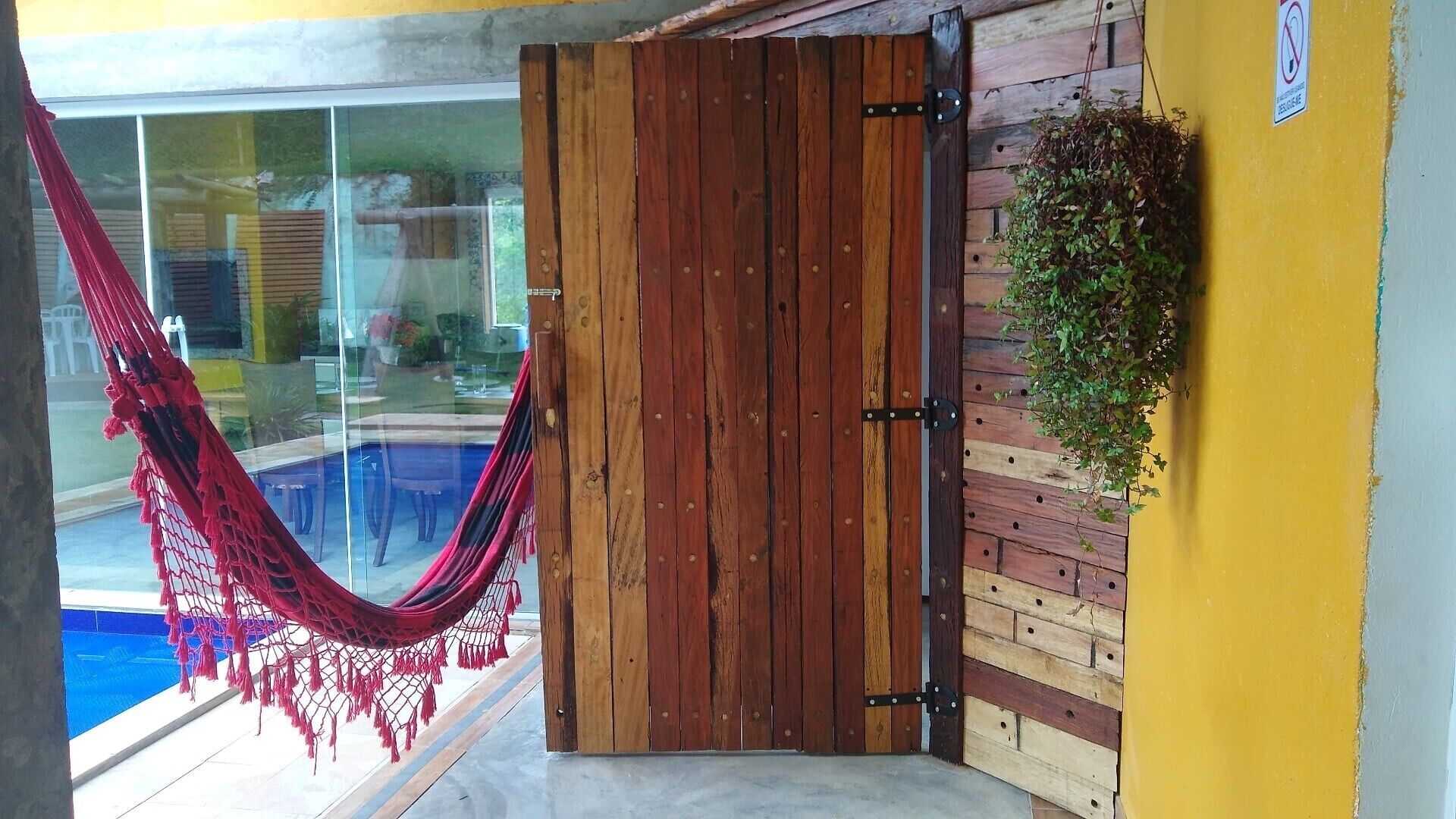 Heated pool farm, 24-hour concierge <br>.