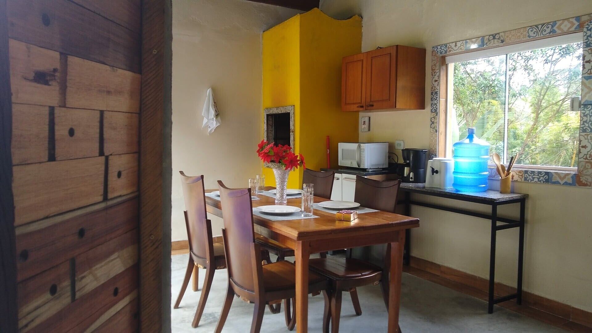 Heated pool farm, 24-hour concierge <br>.