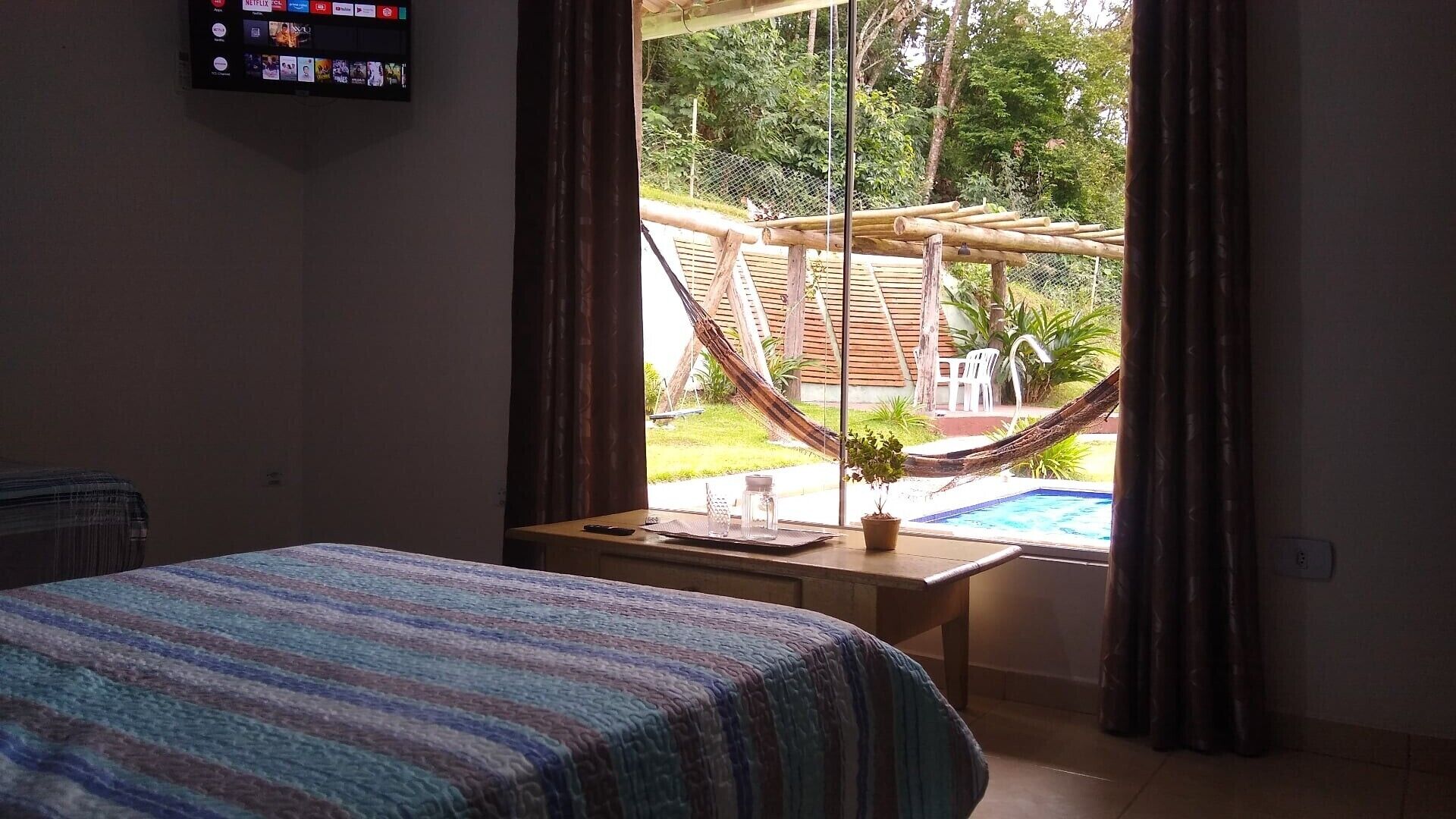 Heated pool farm, 24-hour concierge <br>.