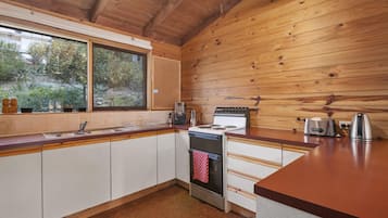 Réfrigérateur, micro-ondes, grille-pain