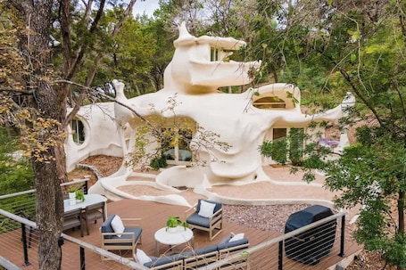 Outdoor dining. The Iconic Bloomhouse | Romantic Austin Escape