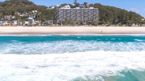 A beachfront hotel with multiple floors, a sandy beach, and a view of the ocean. - Rocks Resort 4G - Currumbin Beachfront - Min. 3 night stays! (Currumbin)