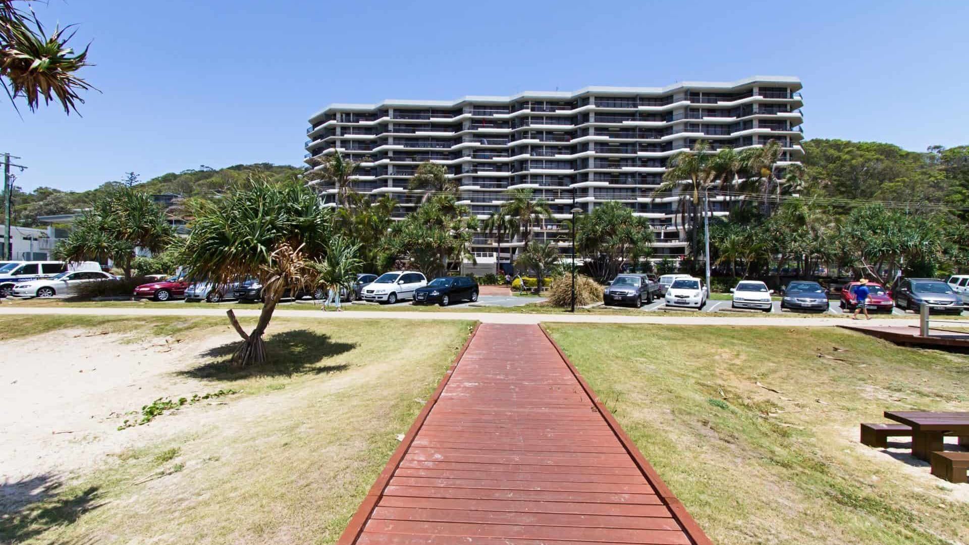 Rocks Resort 4G - Currumbin Beachfront - Min. 3 night stays! — image 14