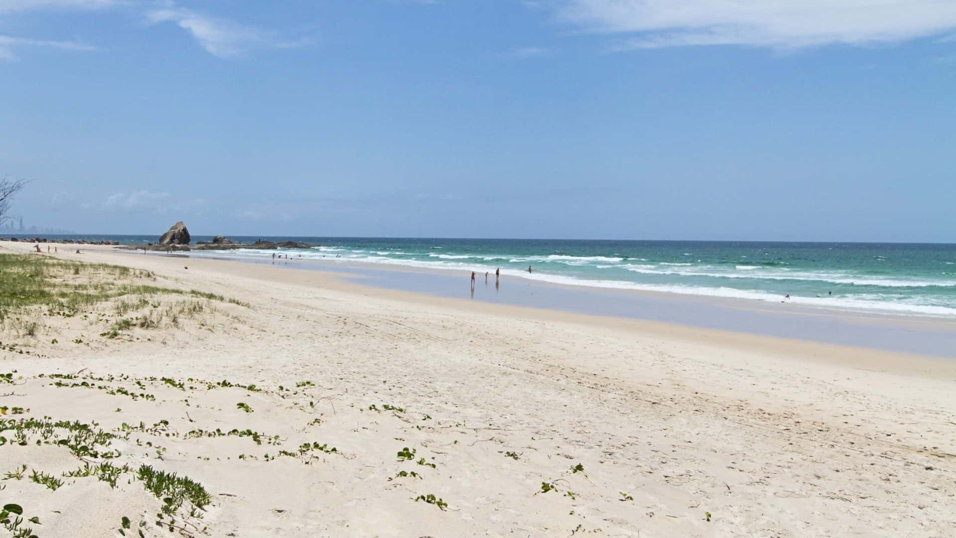 Rocks Resort 4G - Currumbin Beachfront - Min. 3 night stays! — image 16