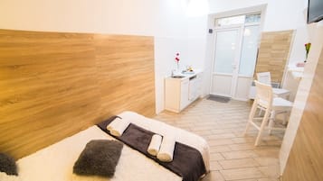 Apartment, 1 Double Bed, Non Smoking | Desk, iron/ironing board, free WiFi, bed sheets