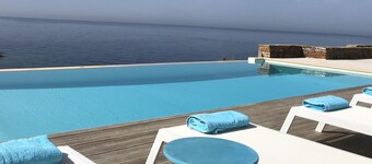 Villa Frear II with infinity pool