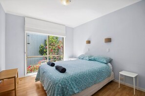 3 bedrooms, internet, bed sheets - View from the Hill (Lorne)