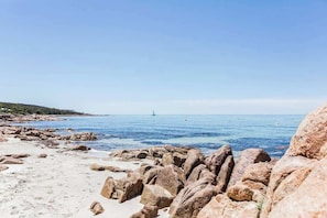 Nær stranden