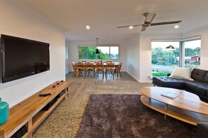 TV, fireplace, offices