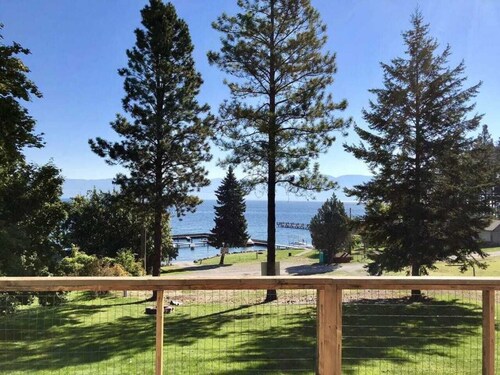 Lakeshore Retreat on Wonderful Flathead Lake!