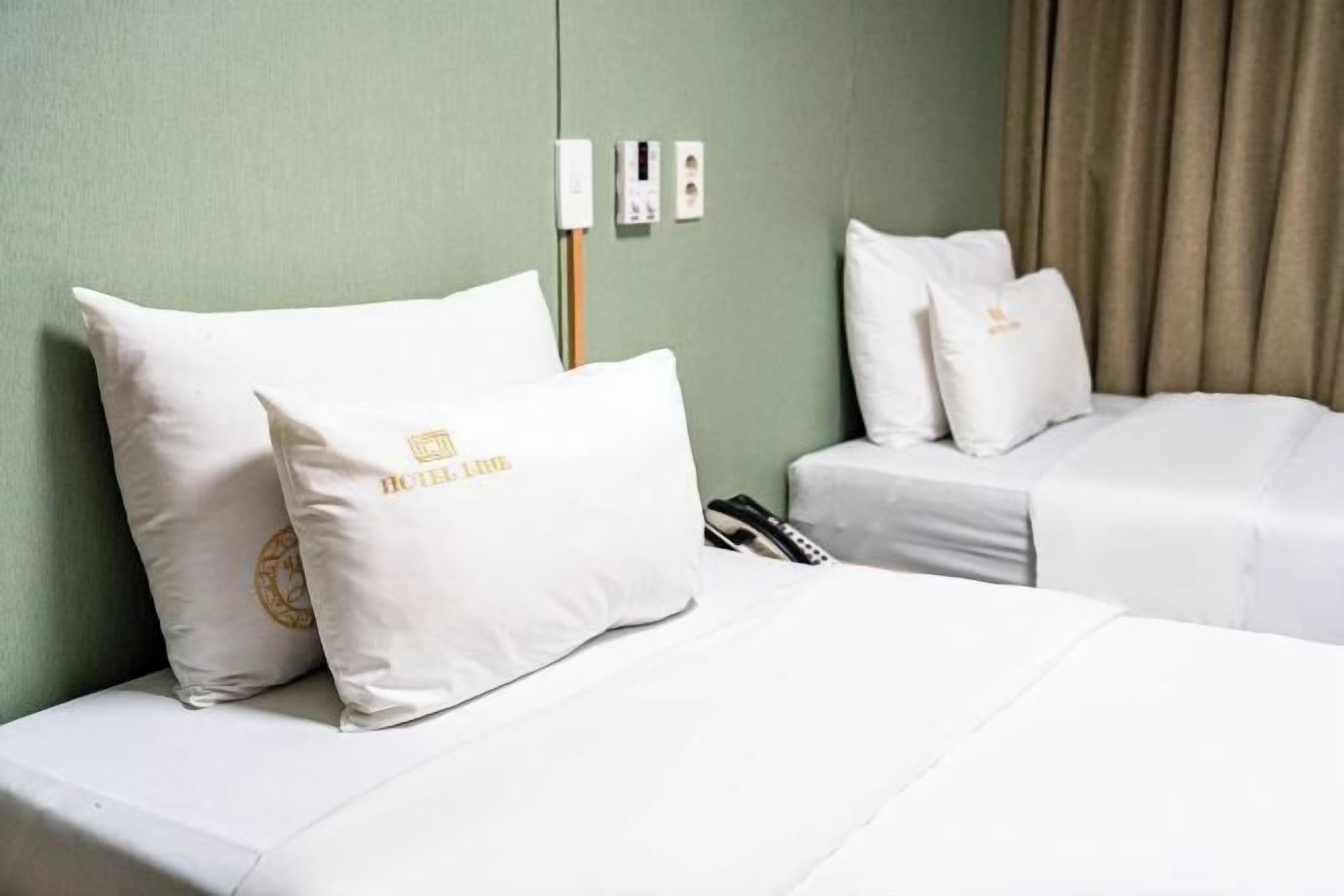 Egyptian cotton sheets, premium bedding, down duvets, pillow-top beds