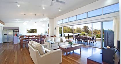Cirrus At Kirra - Family Friendly Beach House