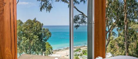 4 bedrooms, iron/ironing board, Internet, bed sheets