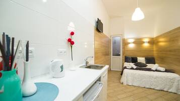 Apartment, 1 Double Bed, Non Smoking | Desk, iron/ironing board, free WiFi, bed sheets