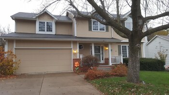 Fully furnished 5 bedroom home in a nice neighborhood