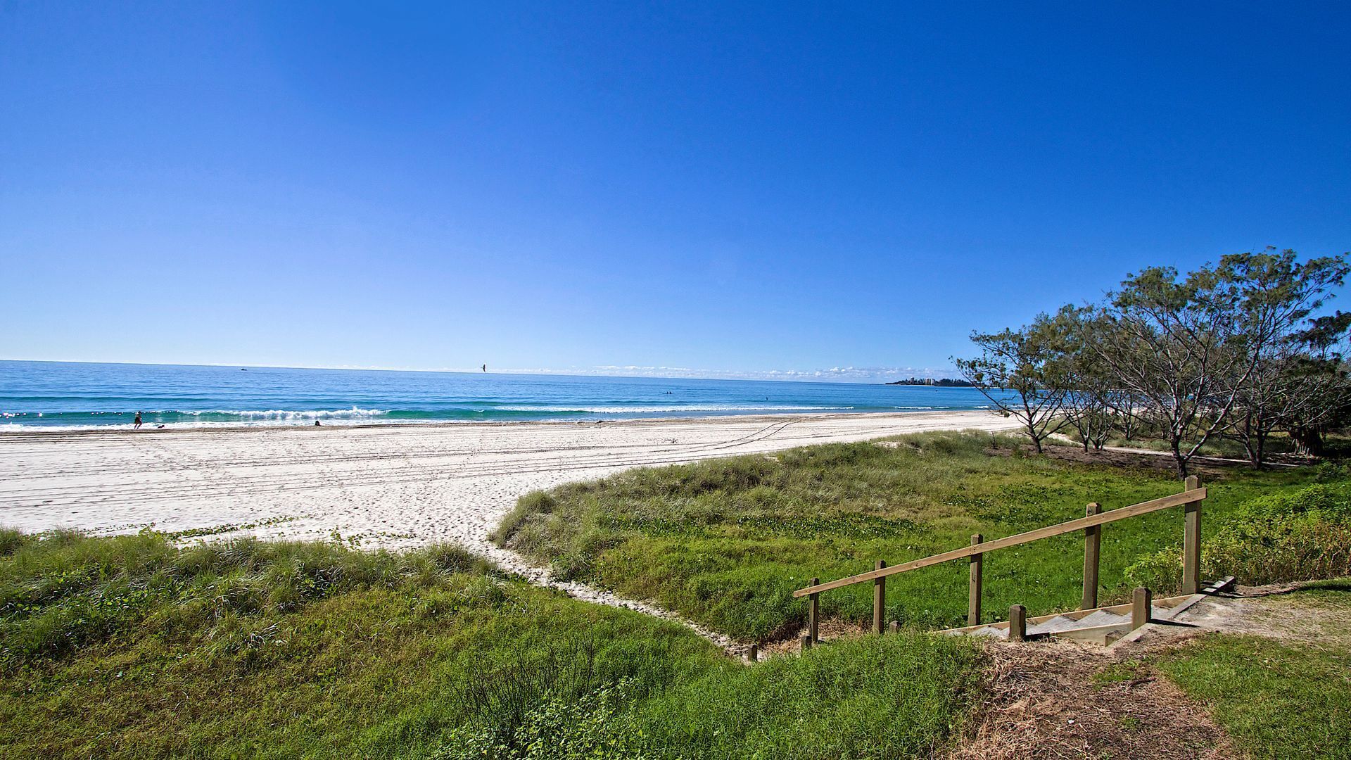 Crystal Beach 42  - Absolute Beachfront & Pool at Tugun! — image 11