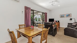 Interior - Unit 2 Riverbreeze (NOOSAVILLE)