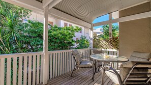 Outdoor dining - Unit 2 Riverbreeze (NOOSAVILLE)