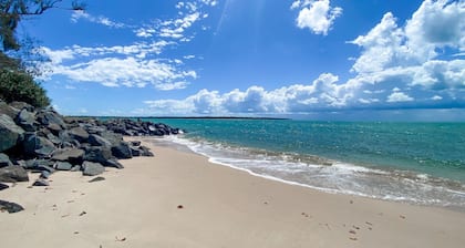 A Yearenda - Water Views -3BR - Steps to the Beach