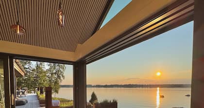 Ferienhaus am See, inklusive Fischerboot, 20 m vom Privatstrand entfernt, SonnenuntergÀnge.