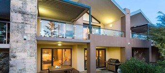 Surfside 8 Spacious Retreat on Yallingup Beach