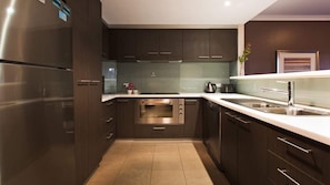 Coffee/tea maker, fridge, microwave, oven