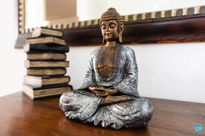 Interior detail - Palm Beach Villa - walk to the beach/hundreds of restaurants at the hotel strip! (Aruba)