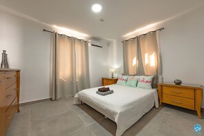 3 chambres, coffre-fort, bureau, fer et planche à repasser