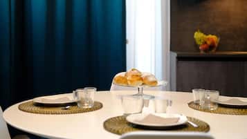 Geladeira, cadeirão de bebê, filtros de café/chá reutilizáveis