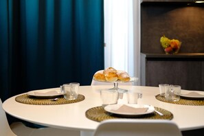 Fridge, highchair, reusable coffee/tea filters - B&Bari via Cairoli (Bari)