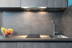 Fridge, highchair, reusable coffee/tea filters - B&Bari via Cairoli (Bari)