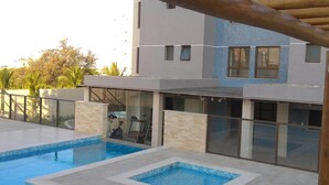 حمام سباحة