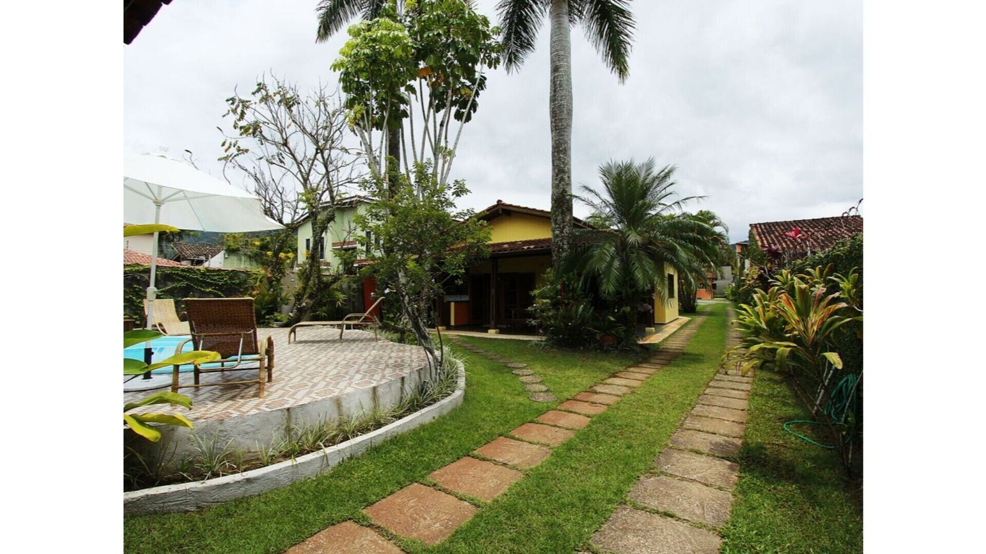 Country house on the best beach; comfort and safety up to 20 guests!